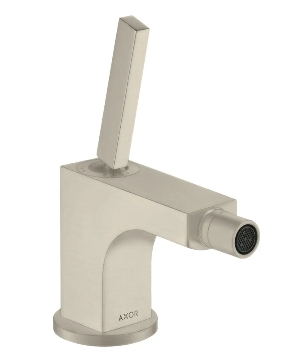 Einhebel-Bidetmischer in brushed nickel, hergestellt von AXOR. Mit einem quadratischen Hebel und einem seitlichen Auslass für Wasser.
